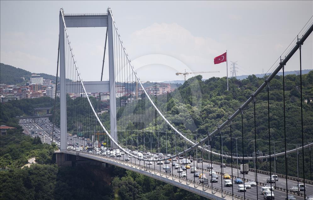 Vista del puente del Sultán Mehmet