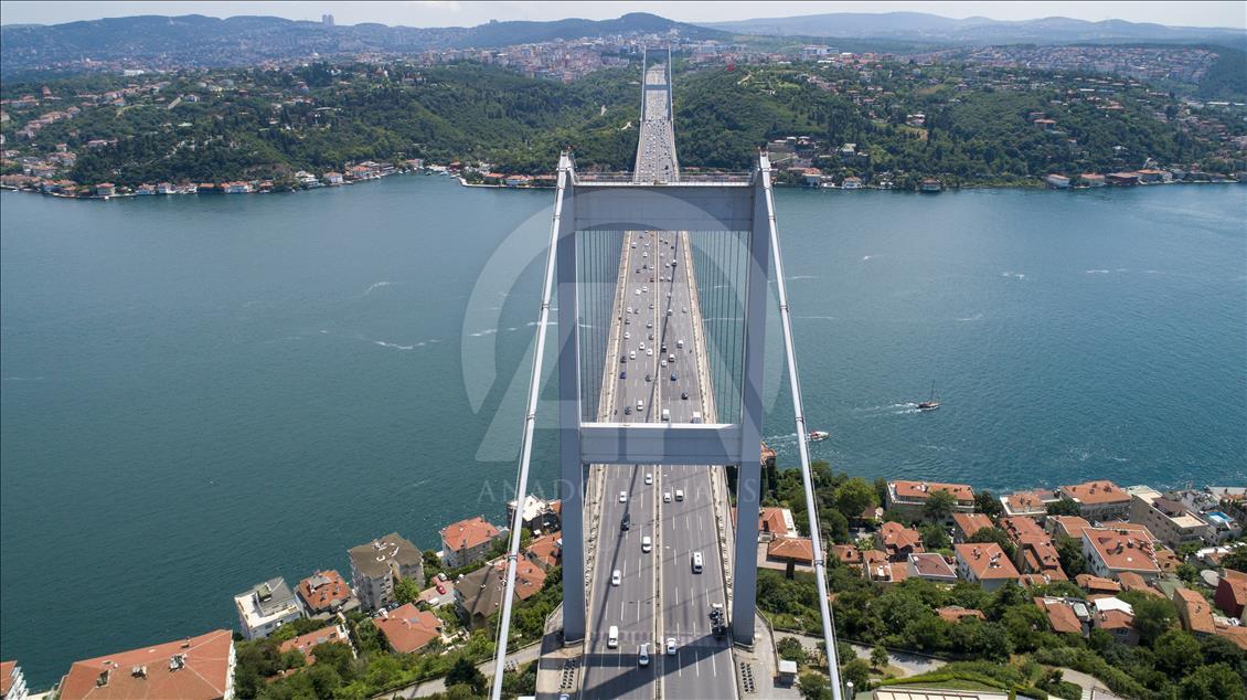Vista del puente del Sultán Mehmet