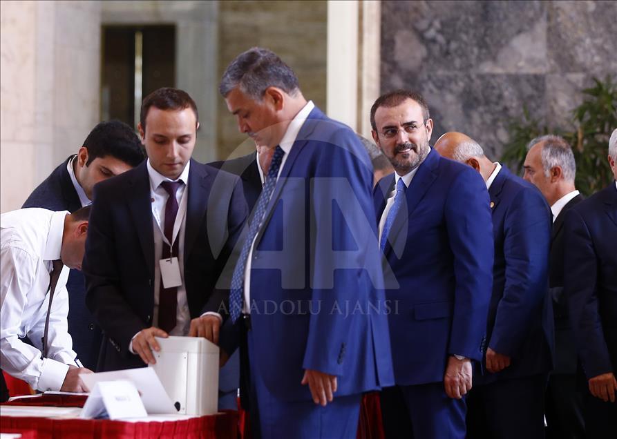 Milletvekilleri kayıt yaptırıyor