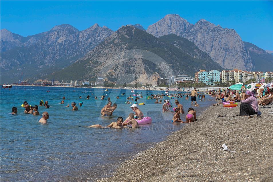 Antalya'da hava sıcaklığı 42 dereceye ulaştı