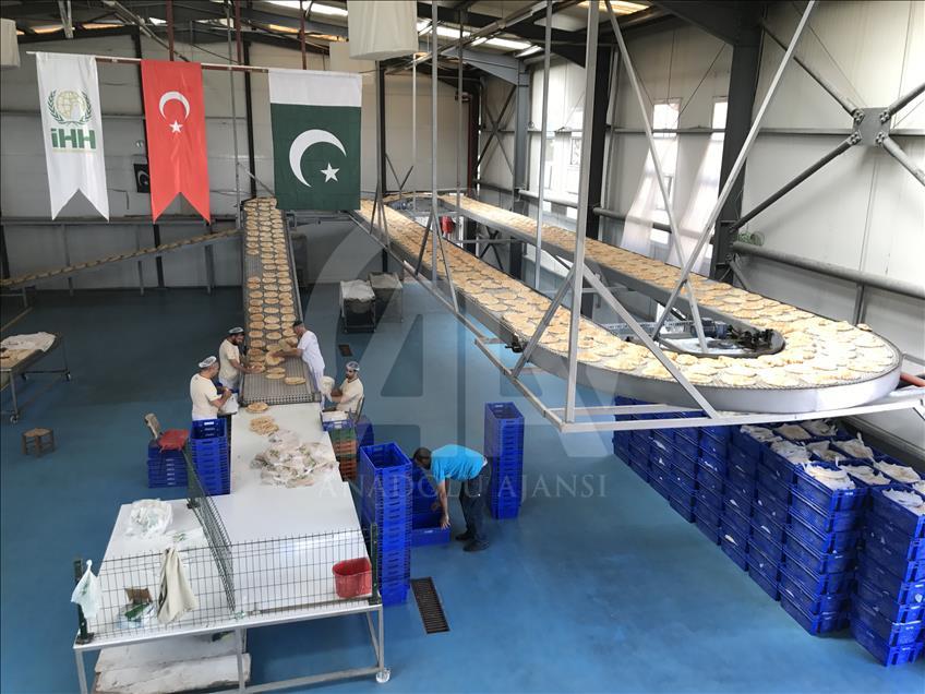 تركيا توزع 150 مليون رغيف خبز في سوريا 1