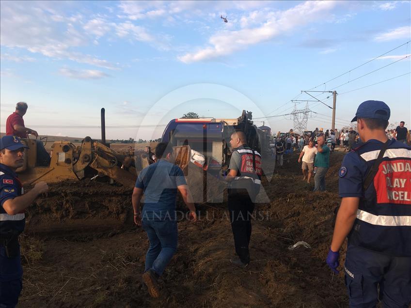 Passenger train derails in northwest Turkey