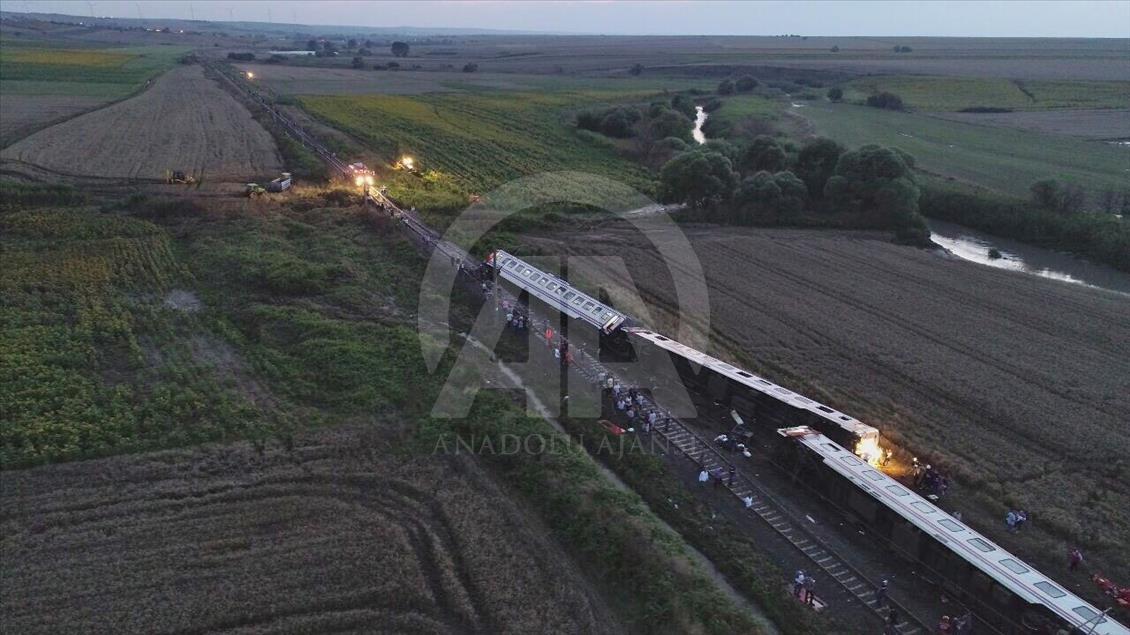 Passenger train derails in northwest Turkey