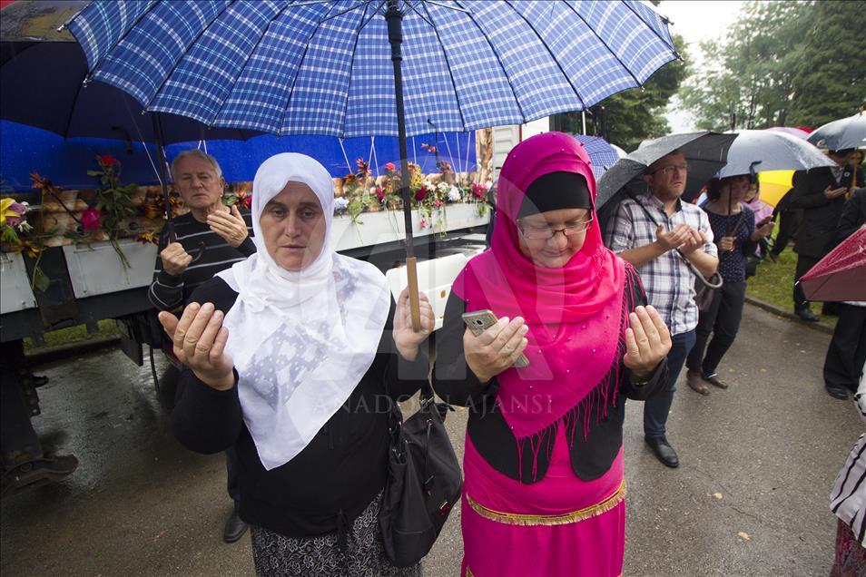 Srebrenitsa kurbanlarının cenazeleri Visoko'dan uğurlandı