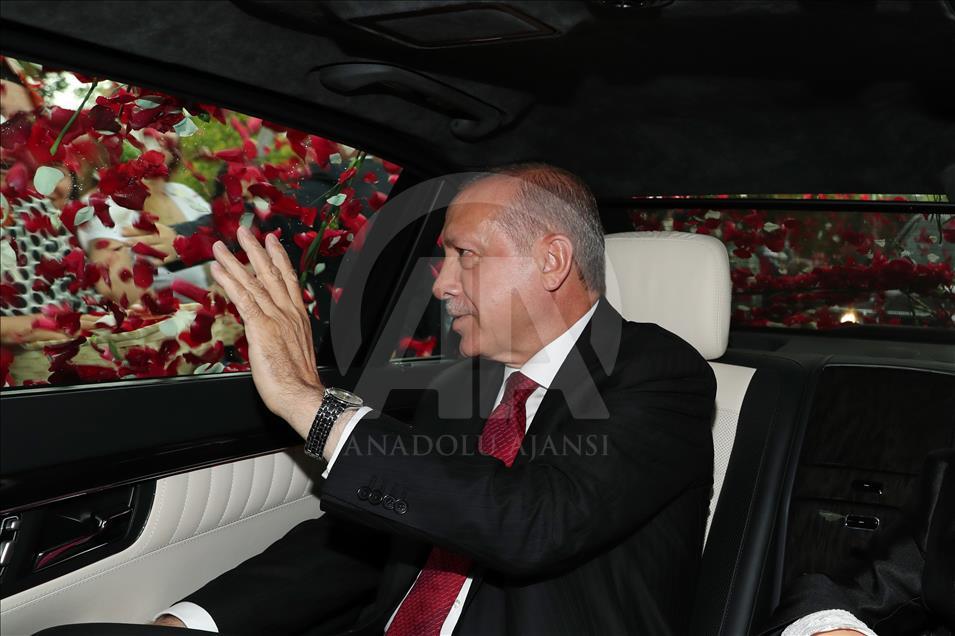 Erdoganov put zastrt ružama