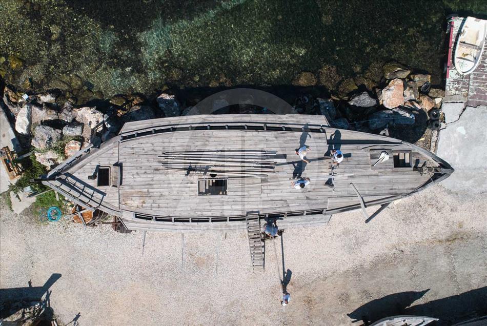 Construyendo barcos con la tecnología de la era prehistórica