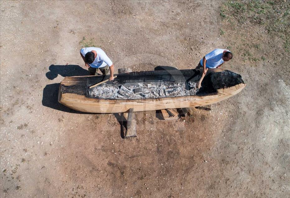 Construyendo barcos con la tecnología de la era prehistórica