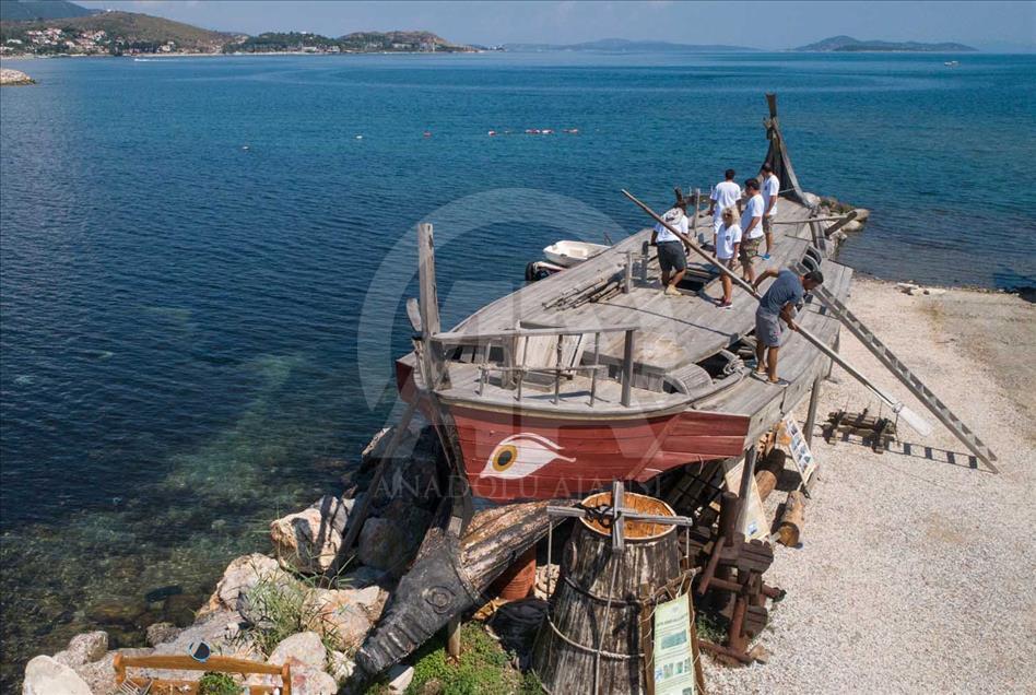 Construyendo barcos con la tecnología de la era prehistórica