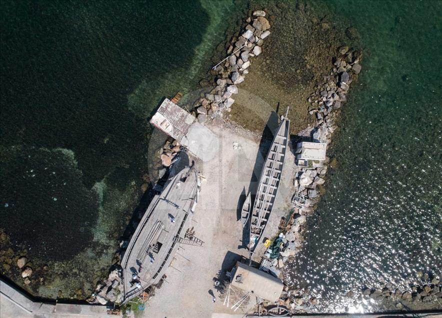 Construyendo barcos con la tecnología de la era prehistórica