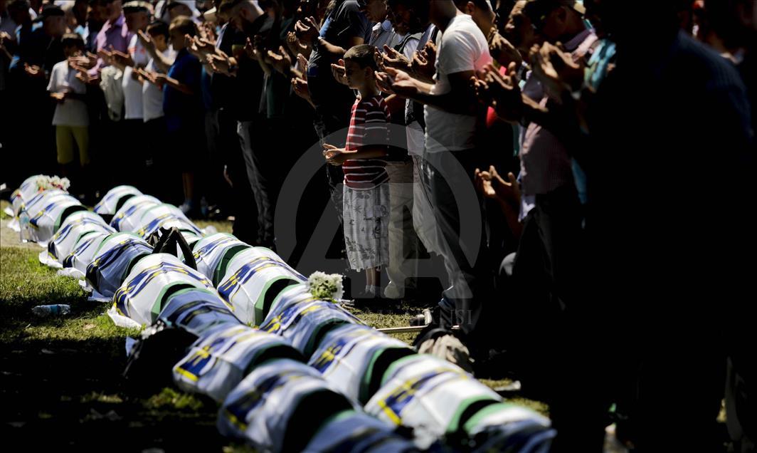 Në Potoçari u bë varrimi i 35 viktimave të Srebrenicës