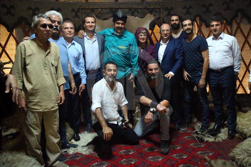 Глава Венесуэлы посетил съемочную площадку турецкого сериала