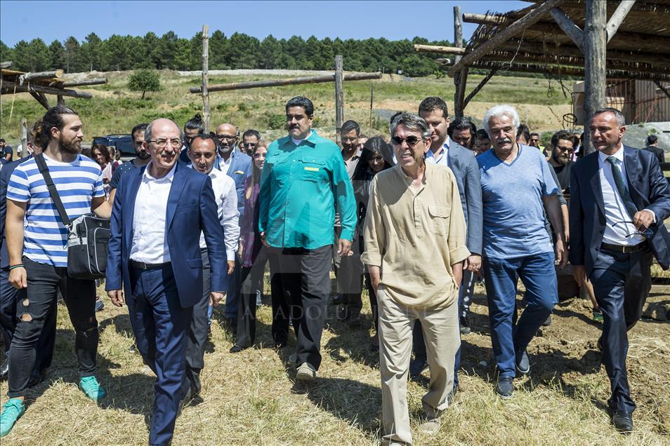 Глава Венесуэлы посетил съемочную площадку турецкого сериала