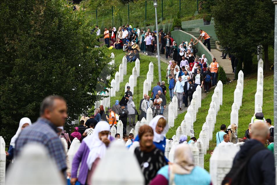 Burial for 35 Srebrenica massacre victims 