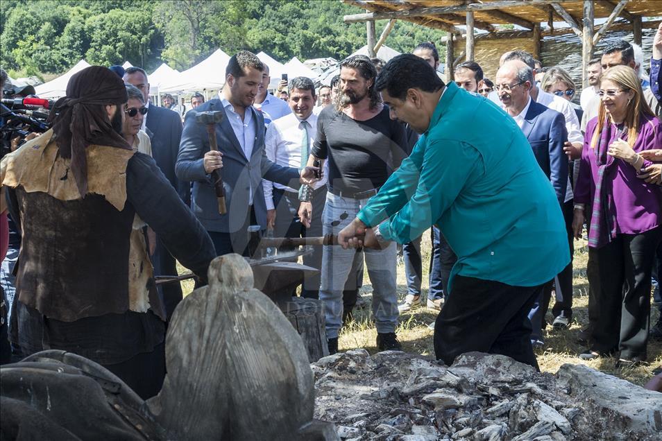 Глава Венесуэлы посетил съемочную площадку турецкого сериала