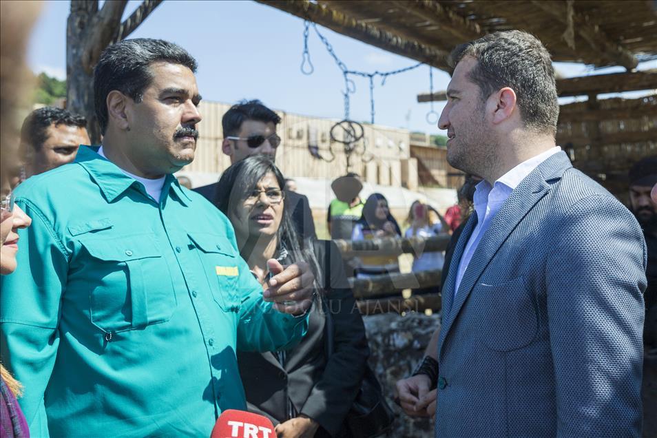 Глава Венесуэлы посетил съемочную площадку турецкого сериала