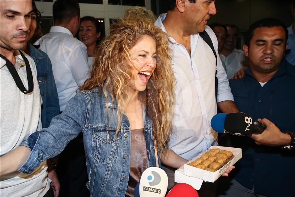 Pop star Shakira arrives in Istanbul