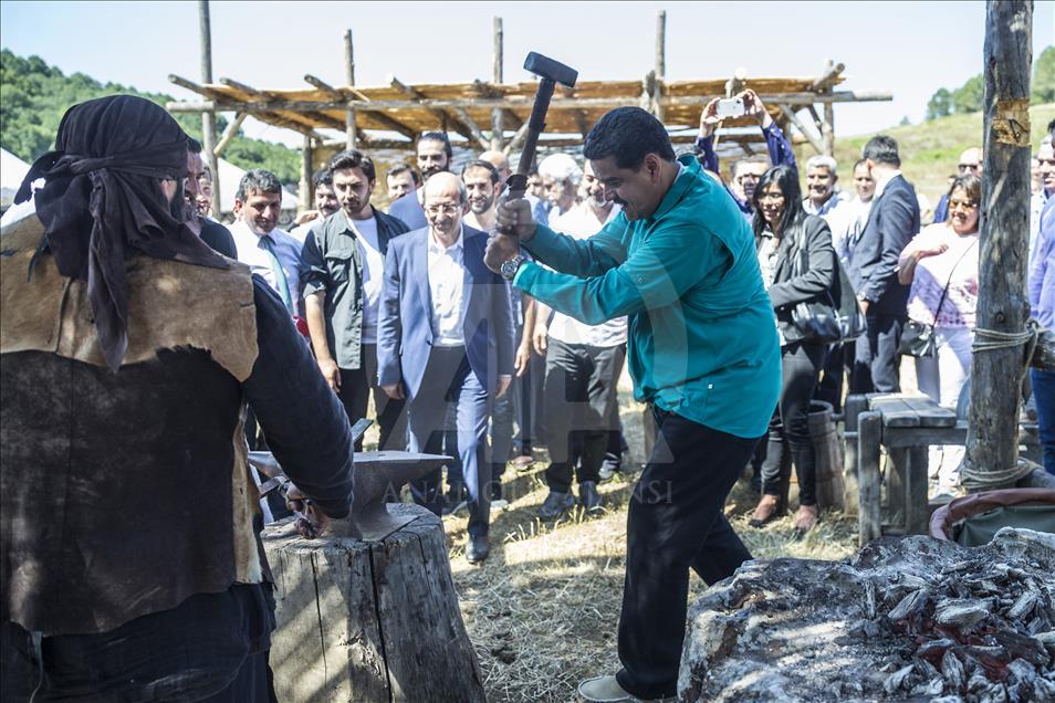 Глава Венесуэлы посетил съемочную площадку турецкого сериала