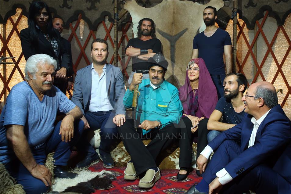 Глава Венесуэлы посетил съемочную площадку турецкого сериала