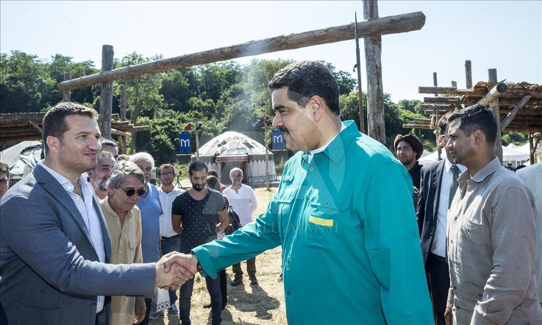 Глава Венесуэлы посетил съемочную площадку турецкого сериала