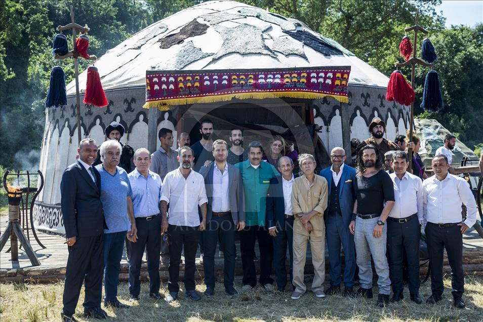 Глава Венесуэлы посетил съемочную площадку турецкого сериала