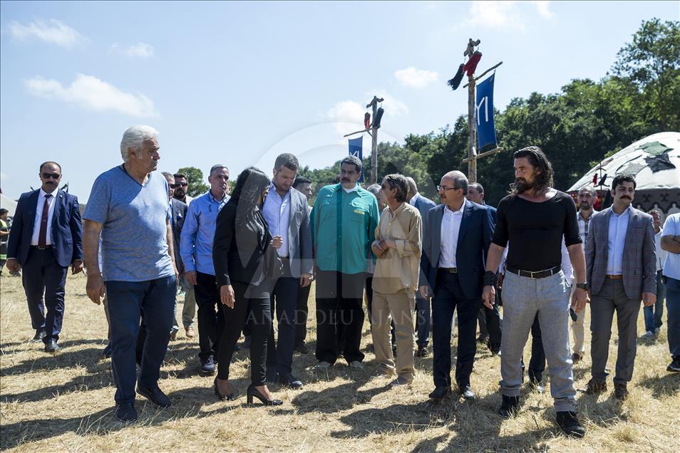 Глава Венесуэлы посетил съемочную площадку турецкого сериала