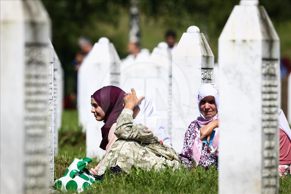 Burial for 35 Srebrenica massacre victims 