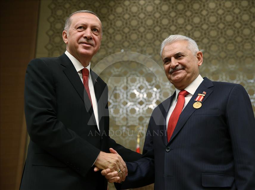 Бинали Йылдырым удостоен высшей госнаграды Турции

