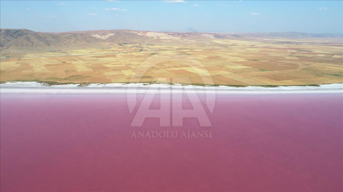 Tuz Gölü'nün "kırmızı beyaz" güzelliği