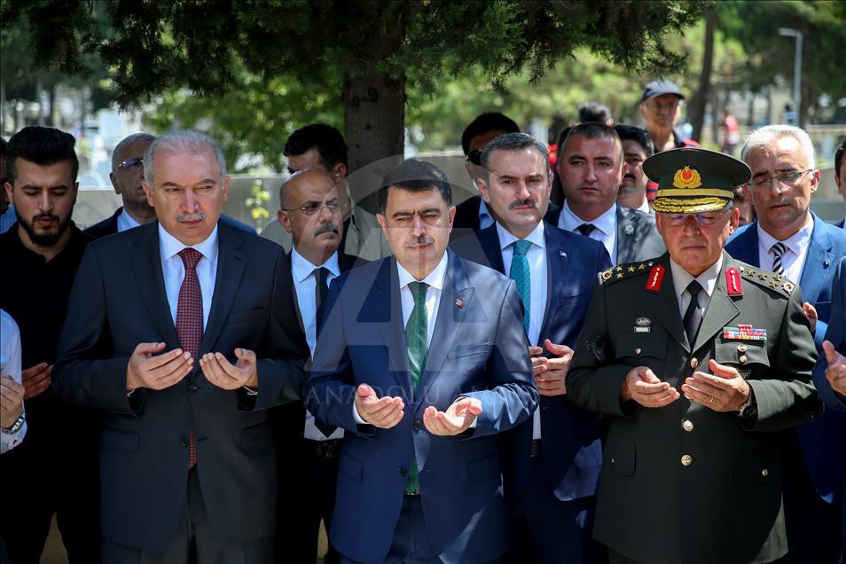 Edirnekapı'daki 15 Temmuz şehitleri ziyaret edildi