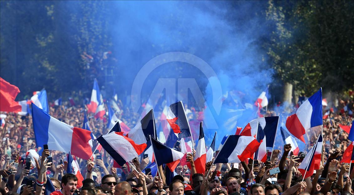 French supporters celebrates their team's final match