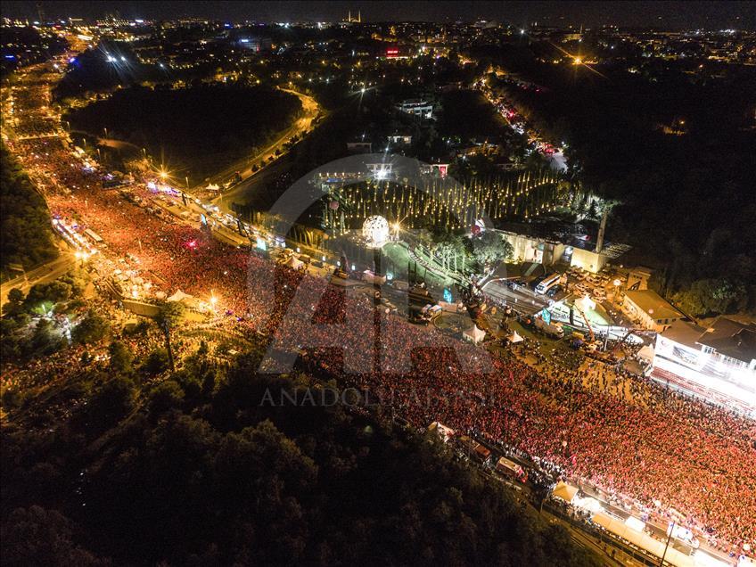 بزرگداشت روز دموکراسی و وحدت ملی در استانبول