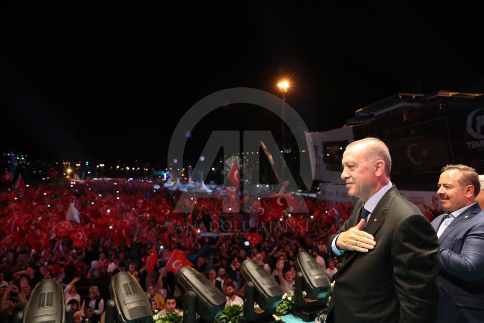 Президент Эрдоган выступил на  митинге в Стамбуле 