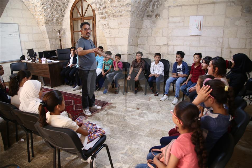 شانلي أورفة التركية تتخذ من الأطفال السوريين واجهة ثقافية لها