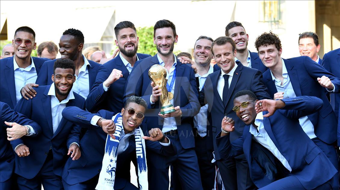 Timnas Perancis tiba di Istana Elysee