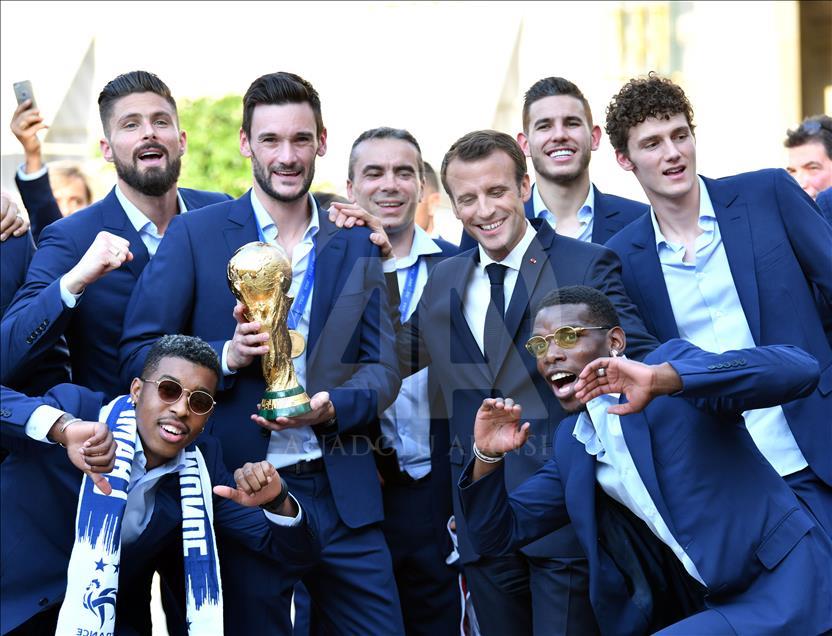 Timnas Perancis tiba di Istana Elysee