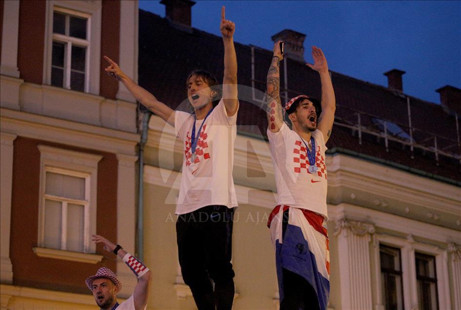 Tim sepak bola Kroasia tiba di Zagreb