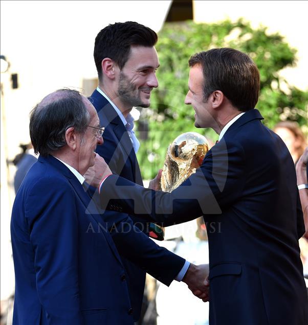 Timnas Perancis tiba di Istana Elysee