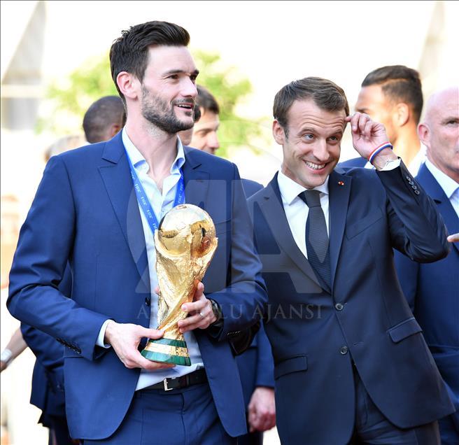 Timnas Perancis tiba di Istana Elysee