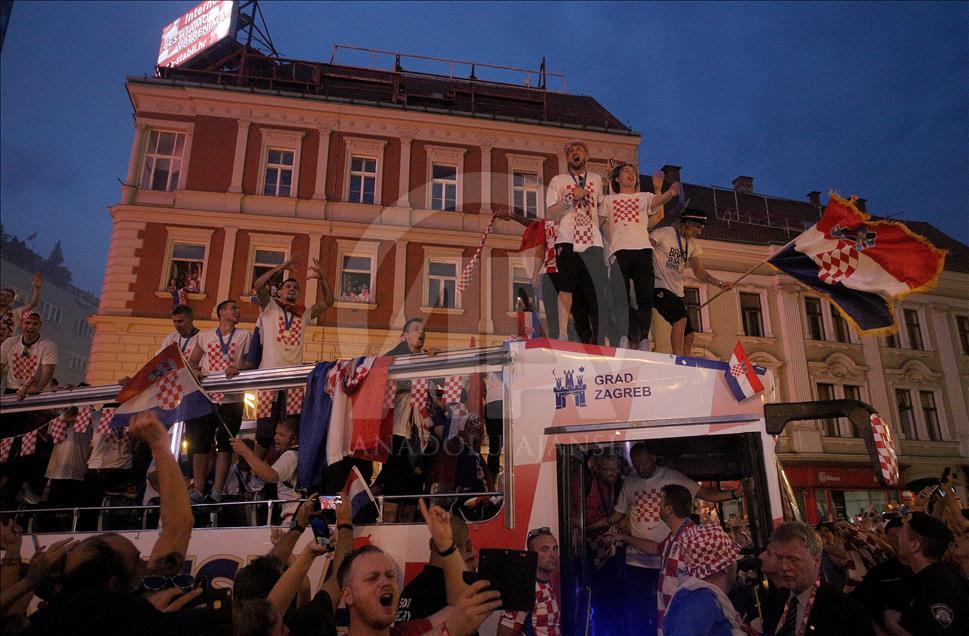 Tim sepak bola Kroasia tiba di Zagreb
