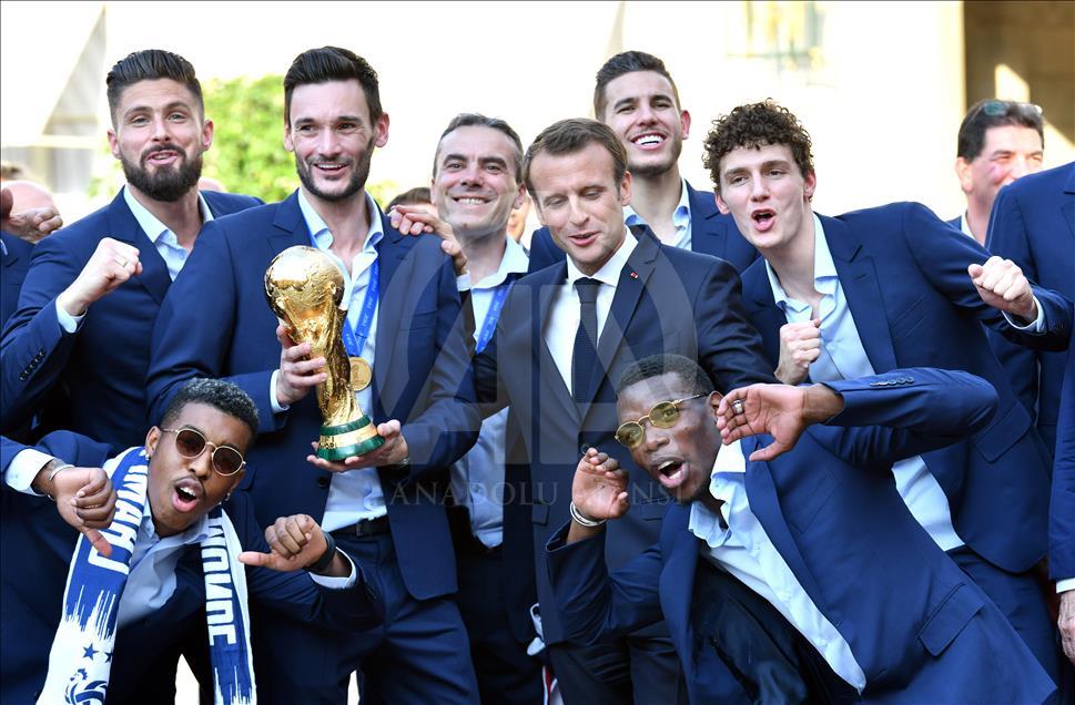 Timnas Perancis tiba di Istana Elysee