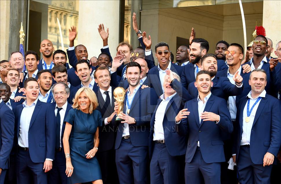 Timnas Perancis tiba di Istana Elysee