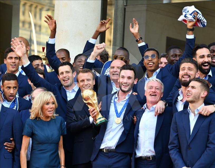 Timnas Perancis tiba di Istana Elysee