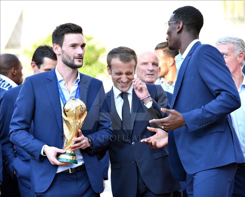 Timnas Perancis tiba di Istana Elysee