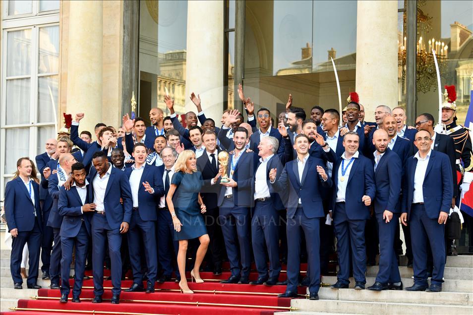Timnas Perancis tiba di Istana Elysee