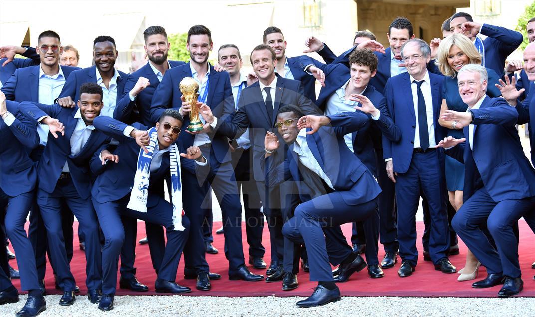 Timnas Perancis tiba di Istana Elysee