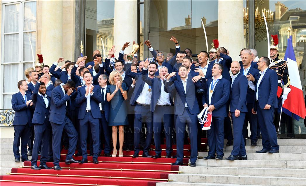 Timnas Perancis tiba di Istana Elysee