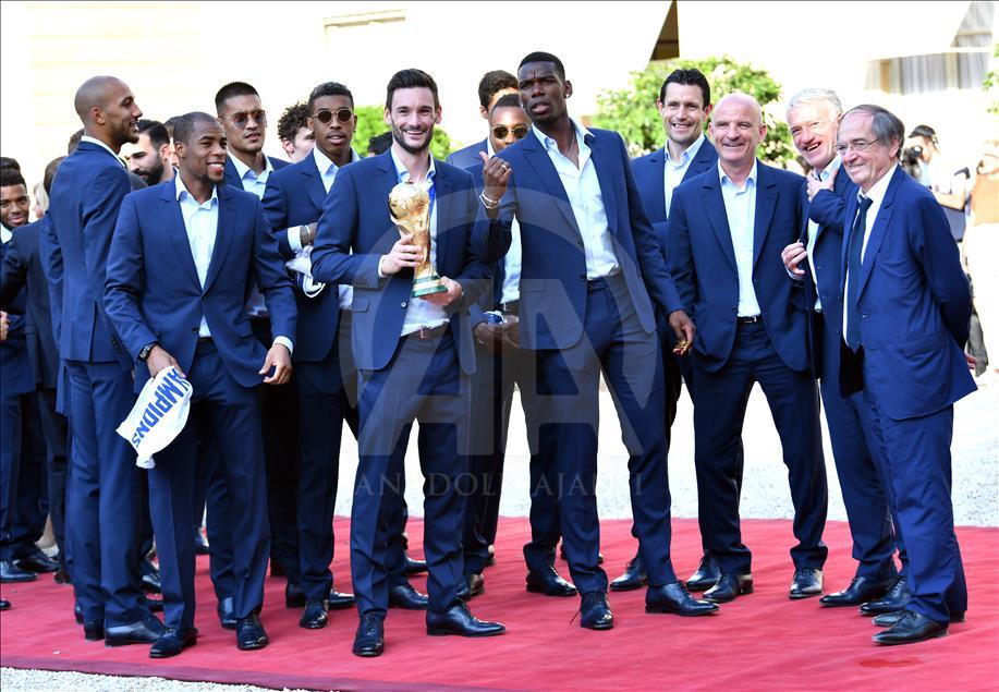 Timnas Perancis tiba di Istana Elysee