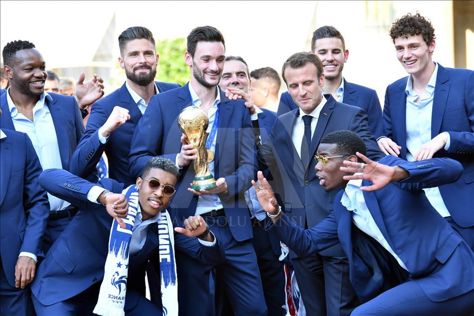Timnas Perancis tiba di Istana Elysee