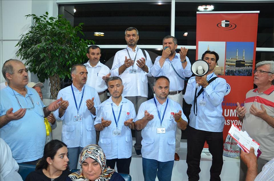Antalya'dan ilk hac kafilesi uğurlandı