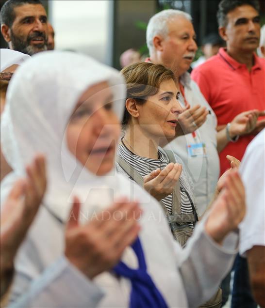 İstanbul'dan ilk hac kafilesi uğurlandı